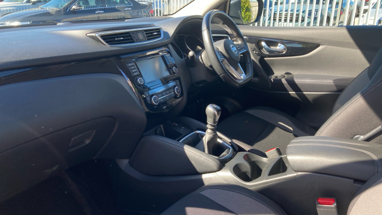 Nissan Qashqai 1.3 DiG-T Acenta Premium 5dr Petrol Hatchback